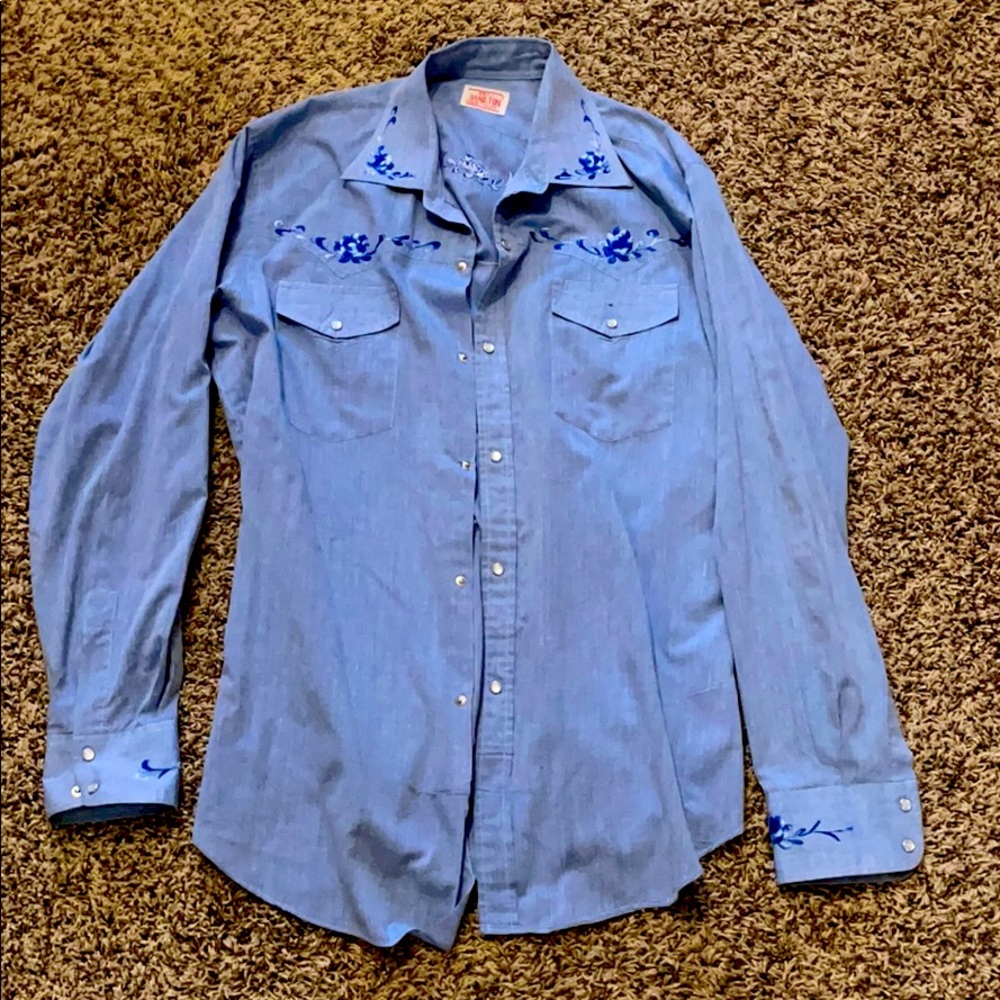 Light, comfortable, long sleeve shirt.